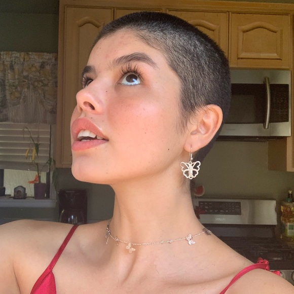 I’m just a broke girl trying to buy more clothes - Picture 1 of 2